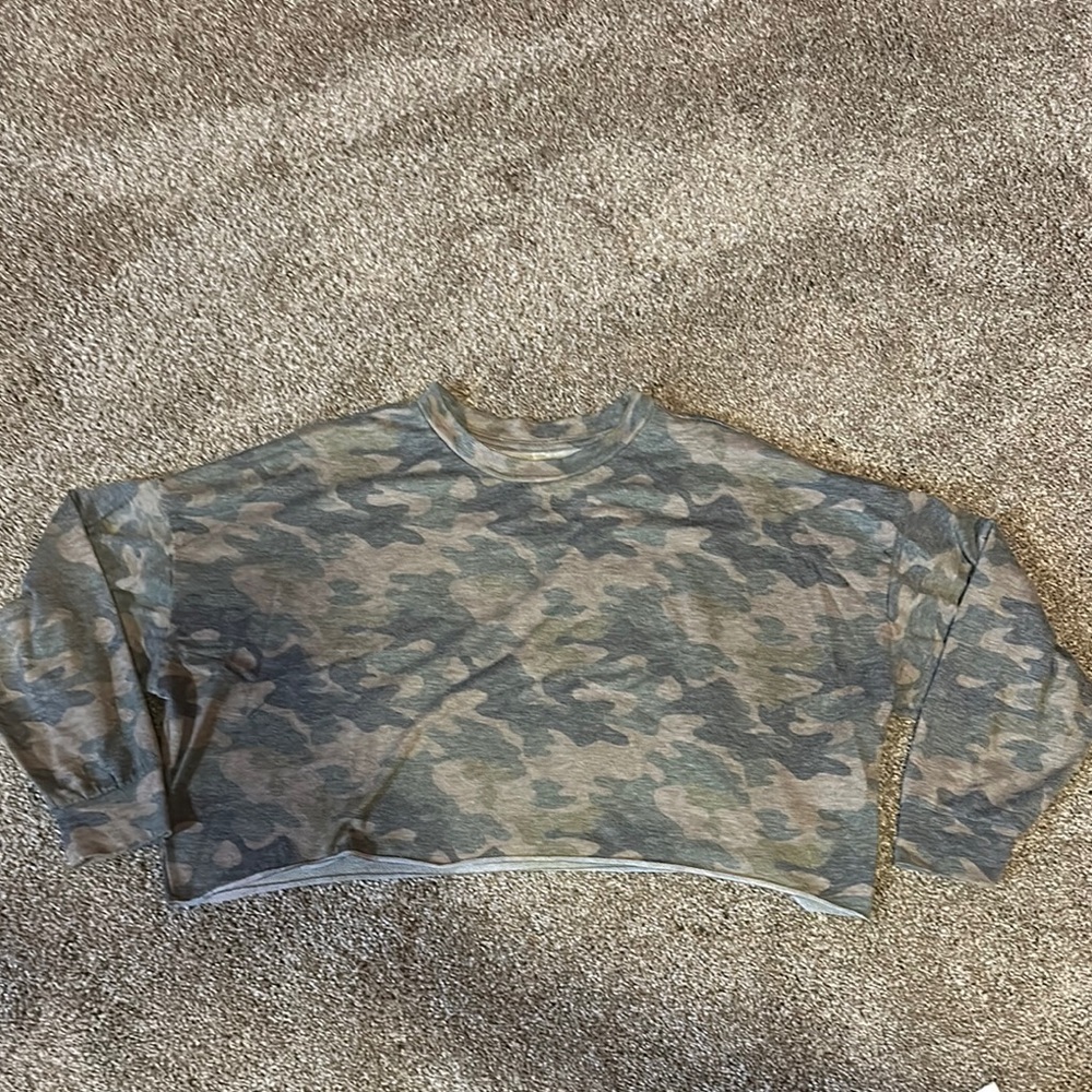 Tresics Long Sleeve Semi-Cropped Camo Tee